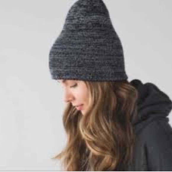 Lululemon Divinity Toque in Black/Slate/Angel Wing - Picture 2 of 7